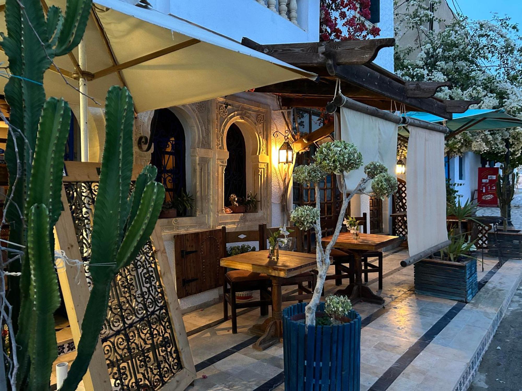 L'Artisan Hotel Harqalah Exterior foto